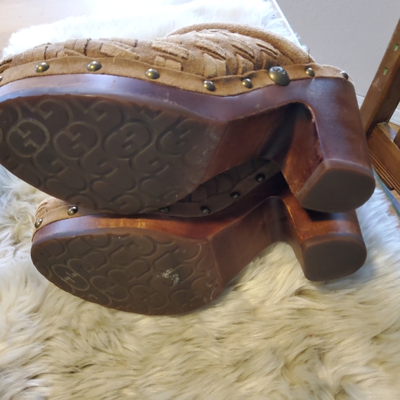 UGG Lynnea Clog GUC Size 7 - Picture 6 of 13